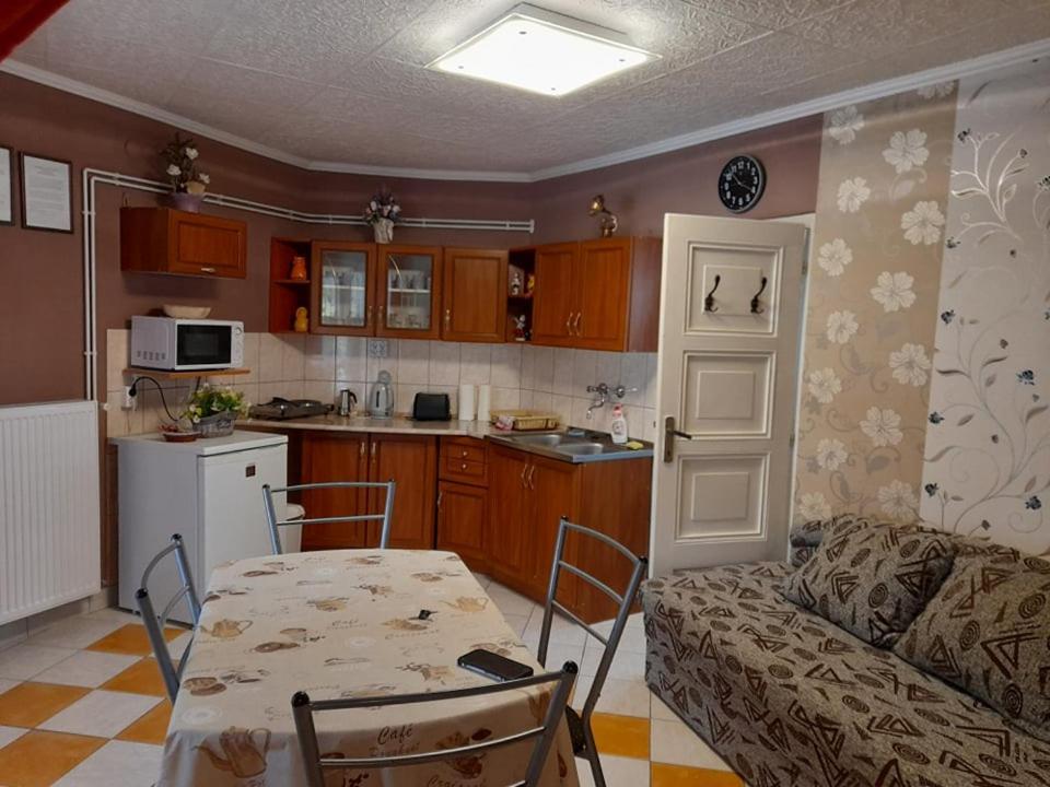 Gyoengyvirag Apartment Romhány Exterior photo